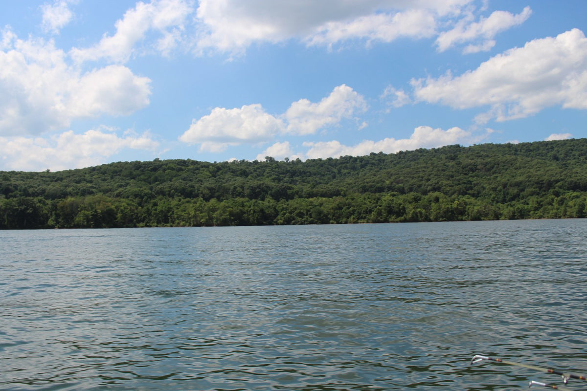 Raystown Lake, Pennsylvania, blue water and forested ridges, a top Pennsylvania paddleboarding lake