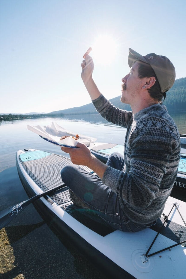 Paddleboard Picnics: A Blend of Adventure and Al Fresco Dining